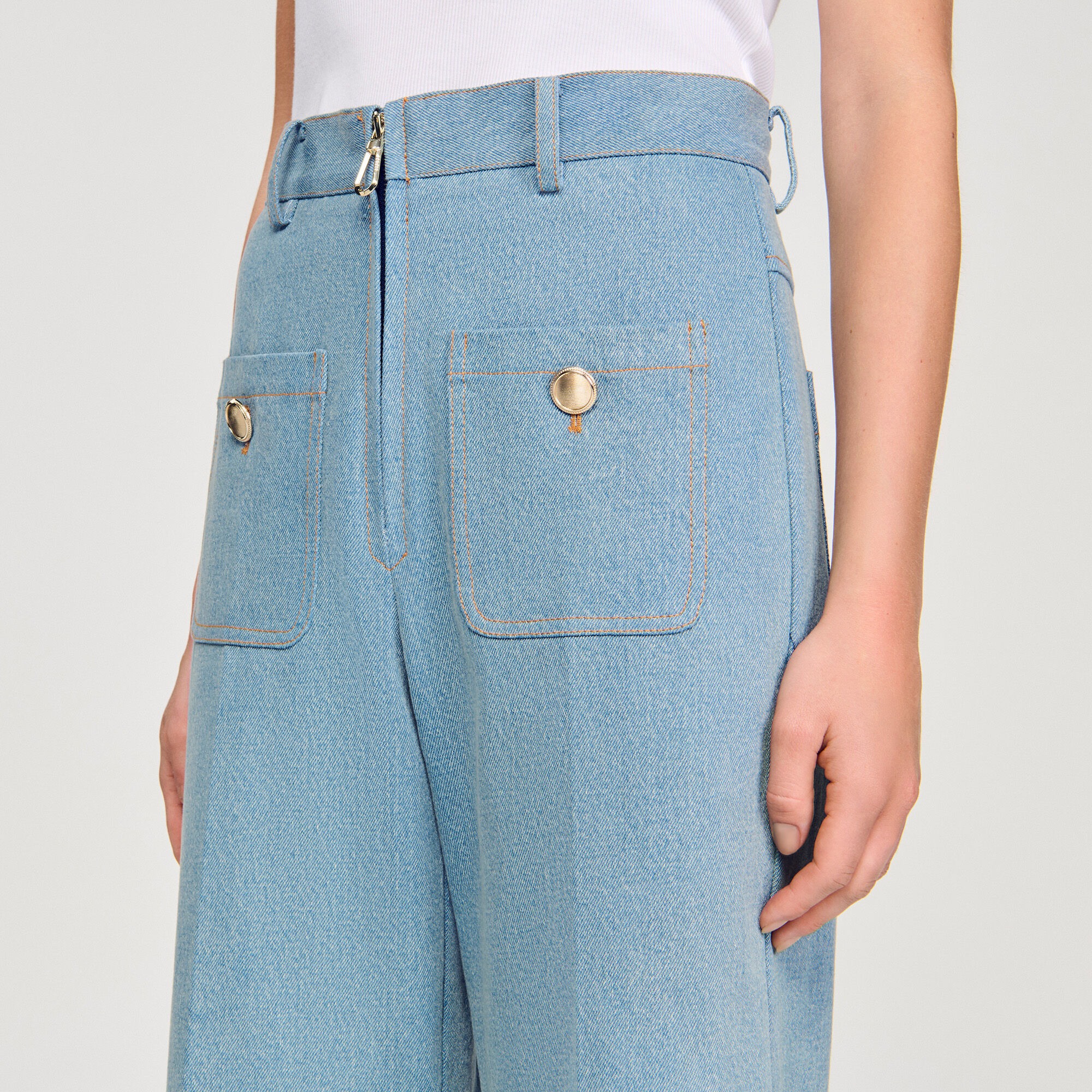 Fadade högbyggda jeans med breda ben
