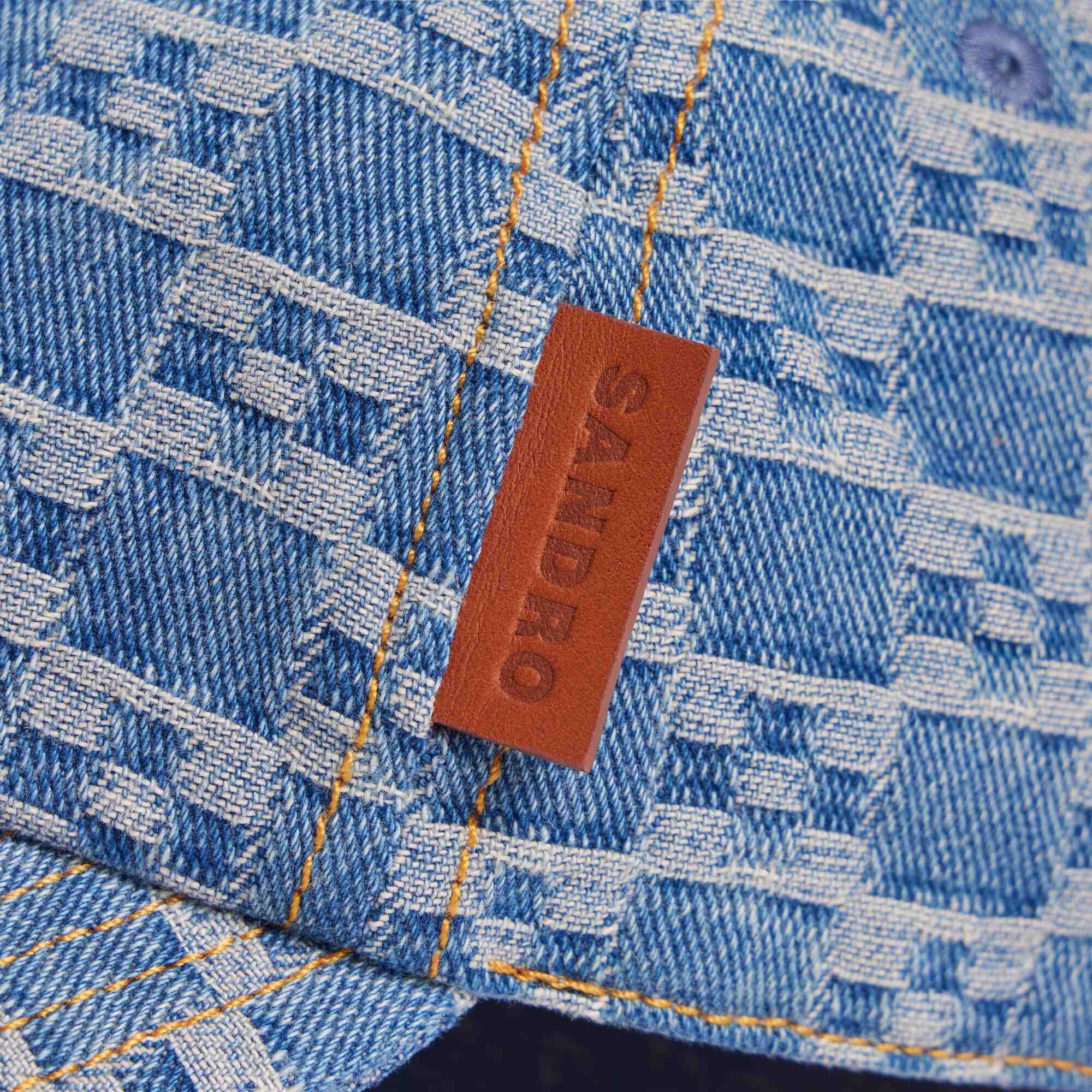 Denimhatt med korsmotiv