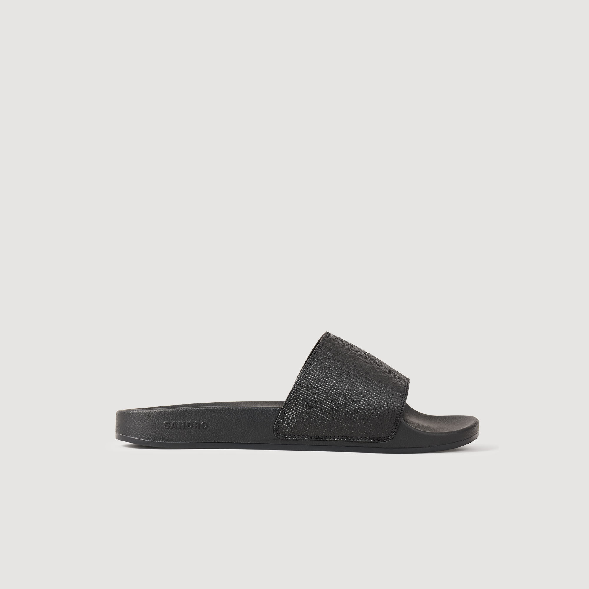 Sandaler i återvunnen läder
