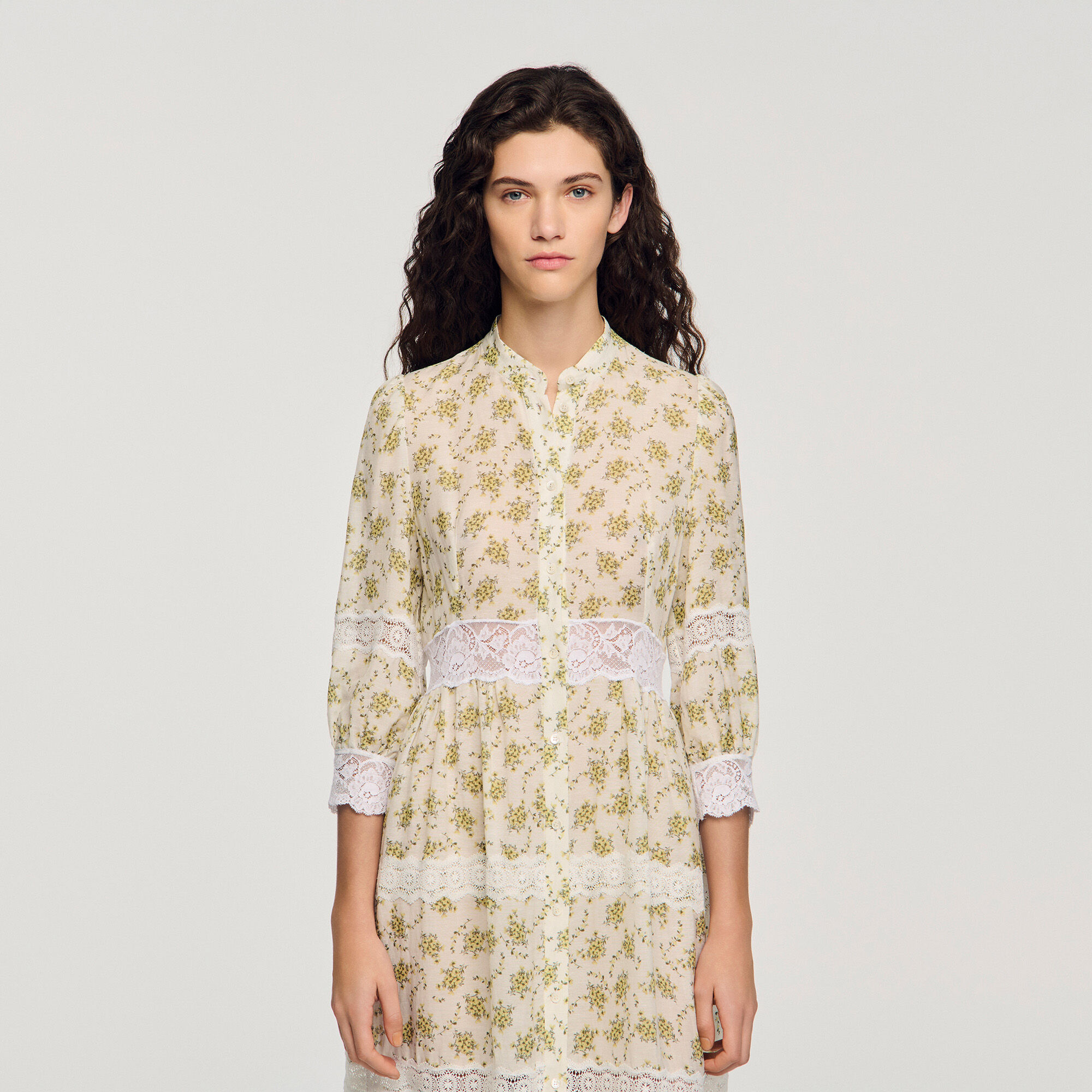 Blomstermönstrad kantmiddeldress