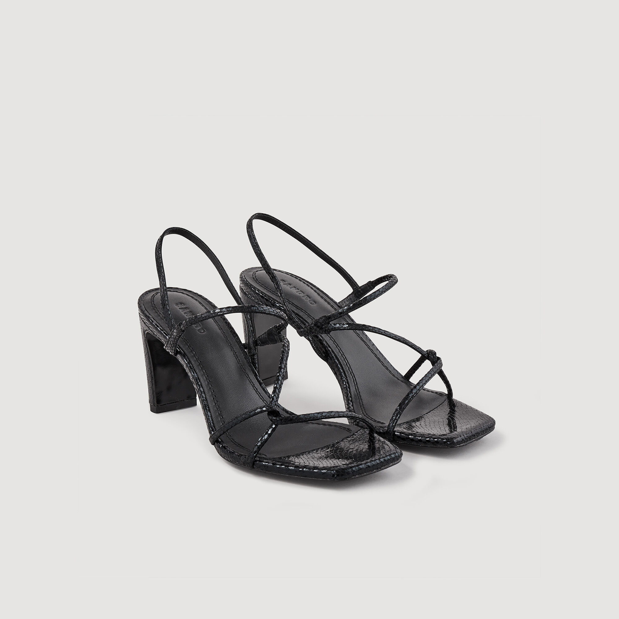 Sandaler med smala remmar