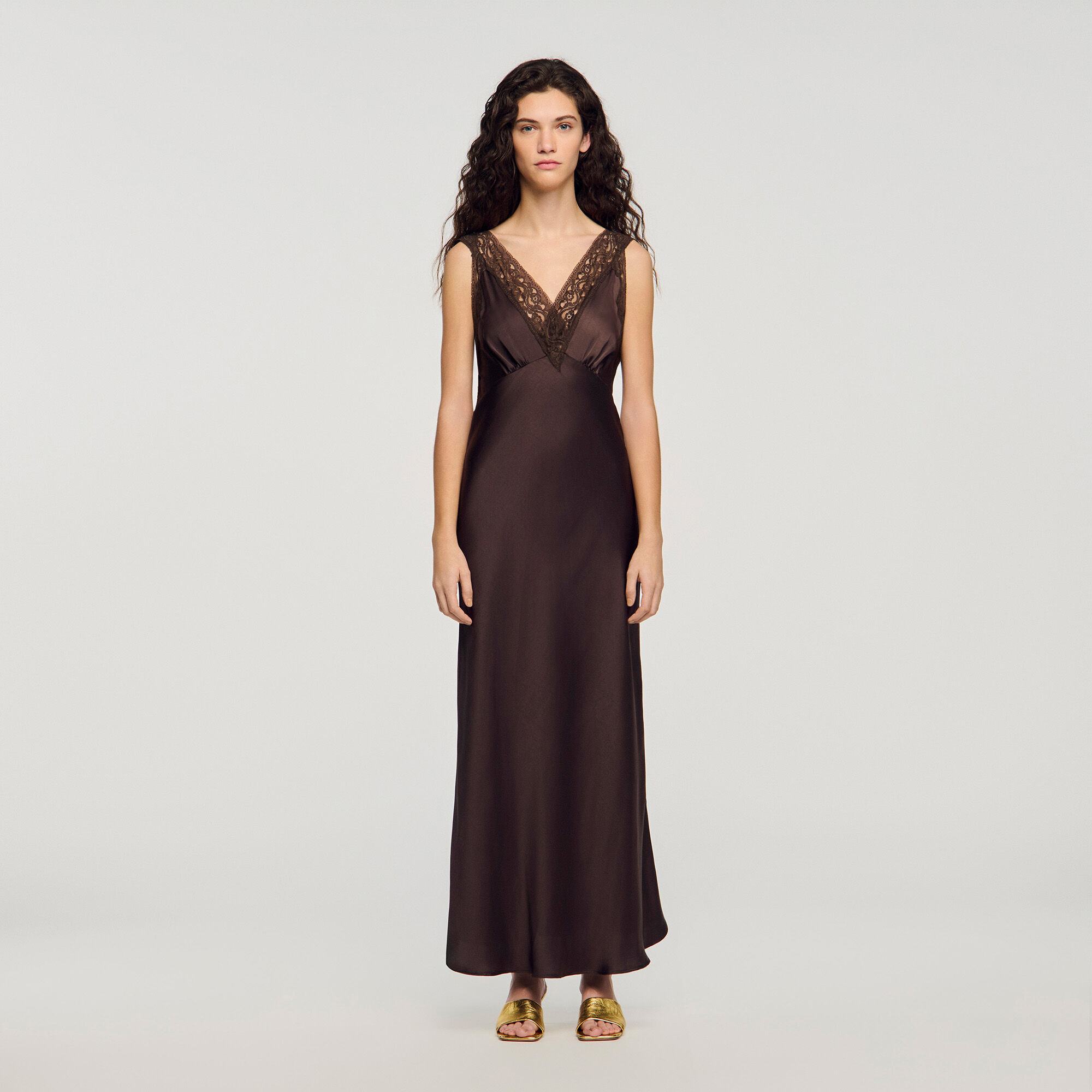 Maxidress med kantkragen