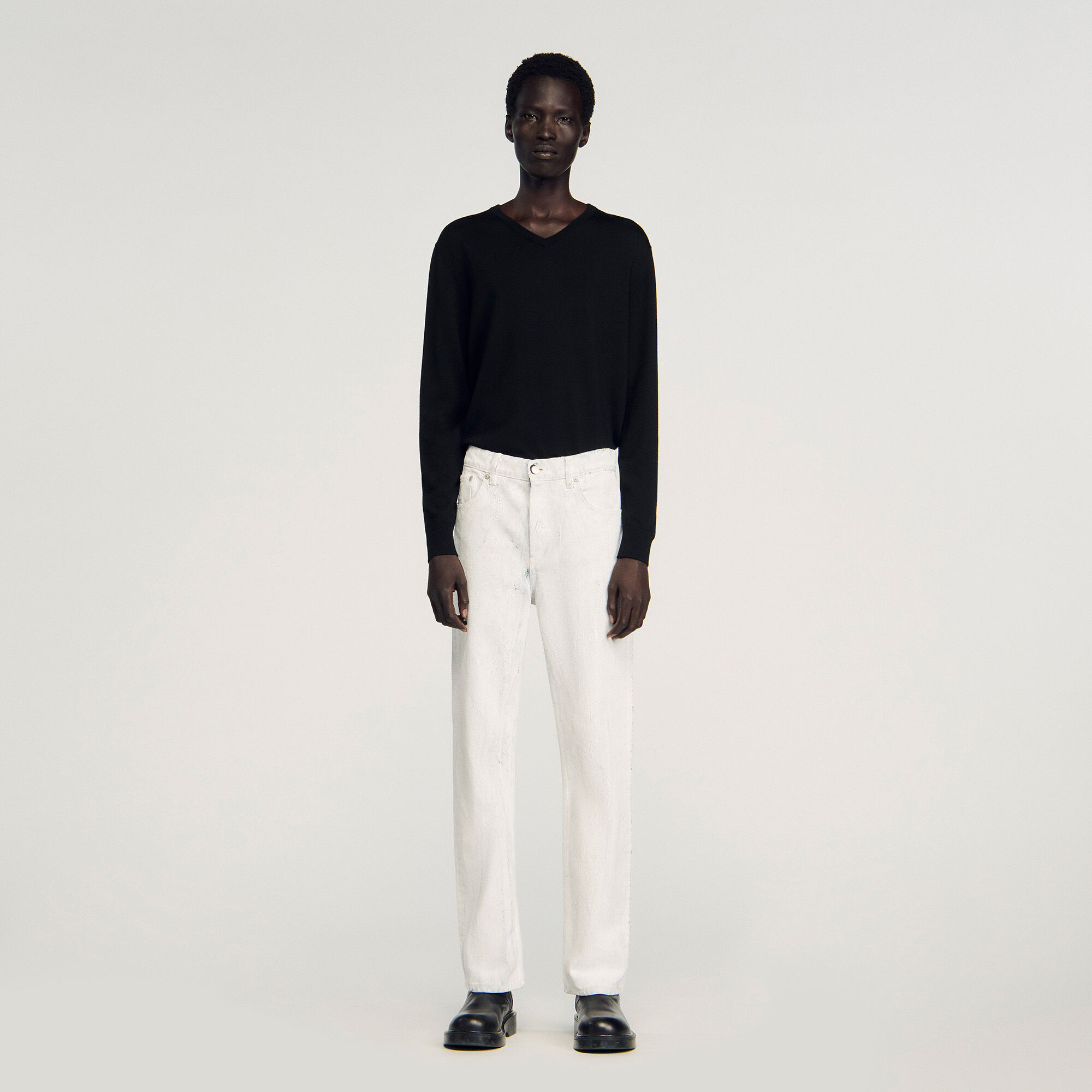 Vanliga jeans med sprickeffekt