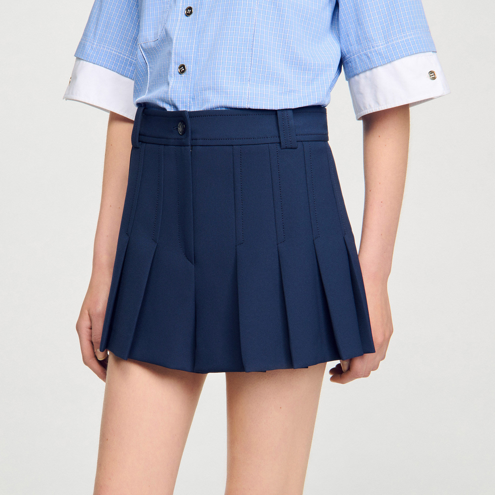 Skärpta vikade shorts