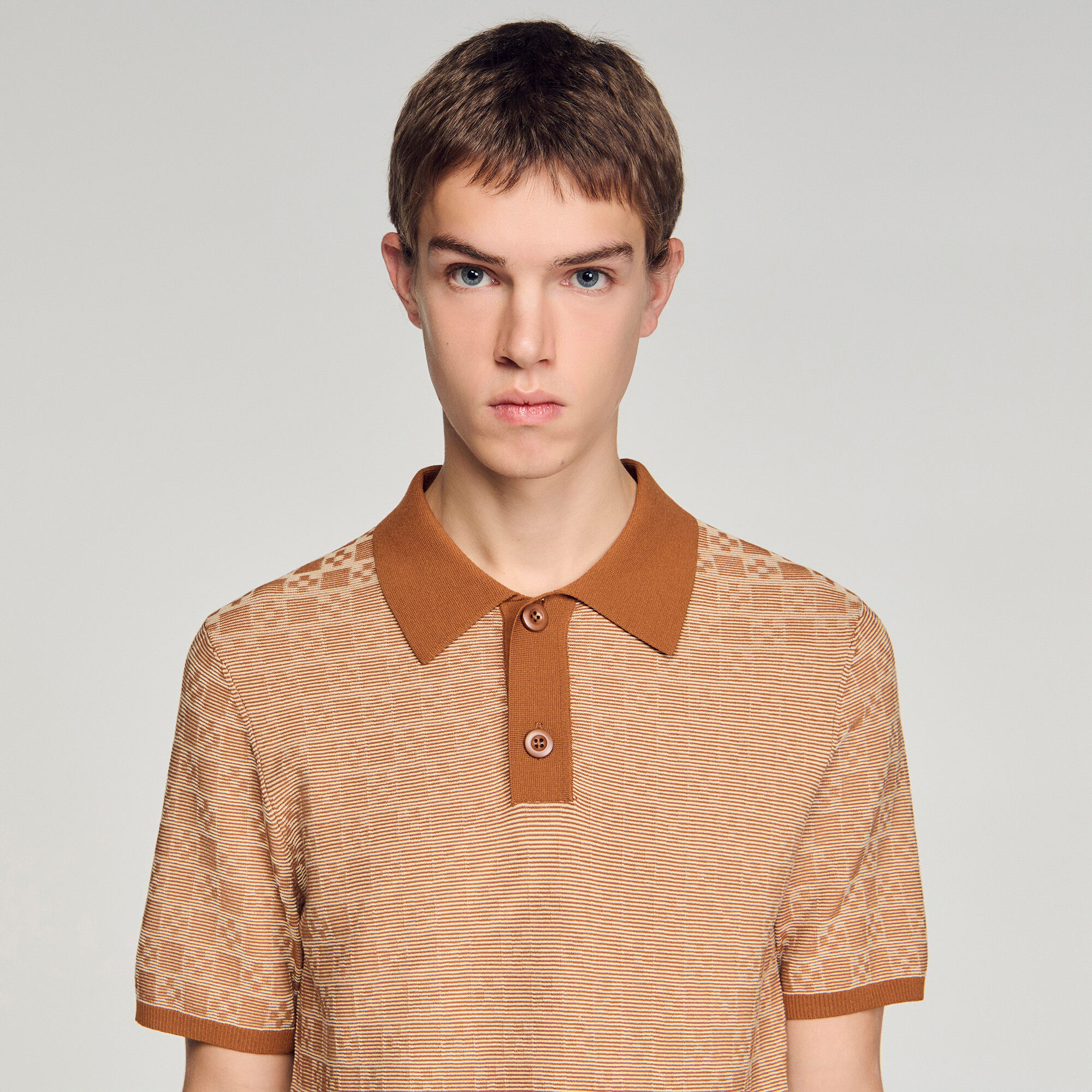 Fyrkantig kors poloshirt