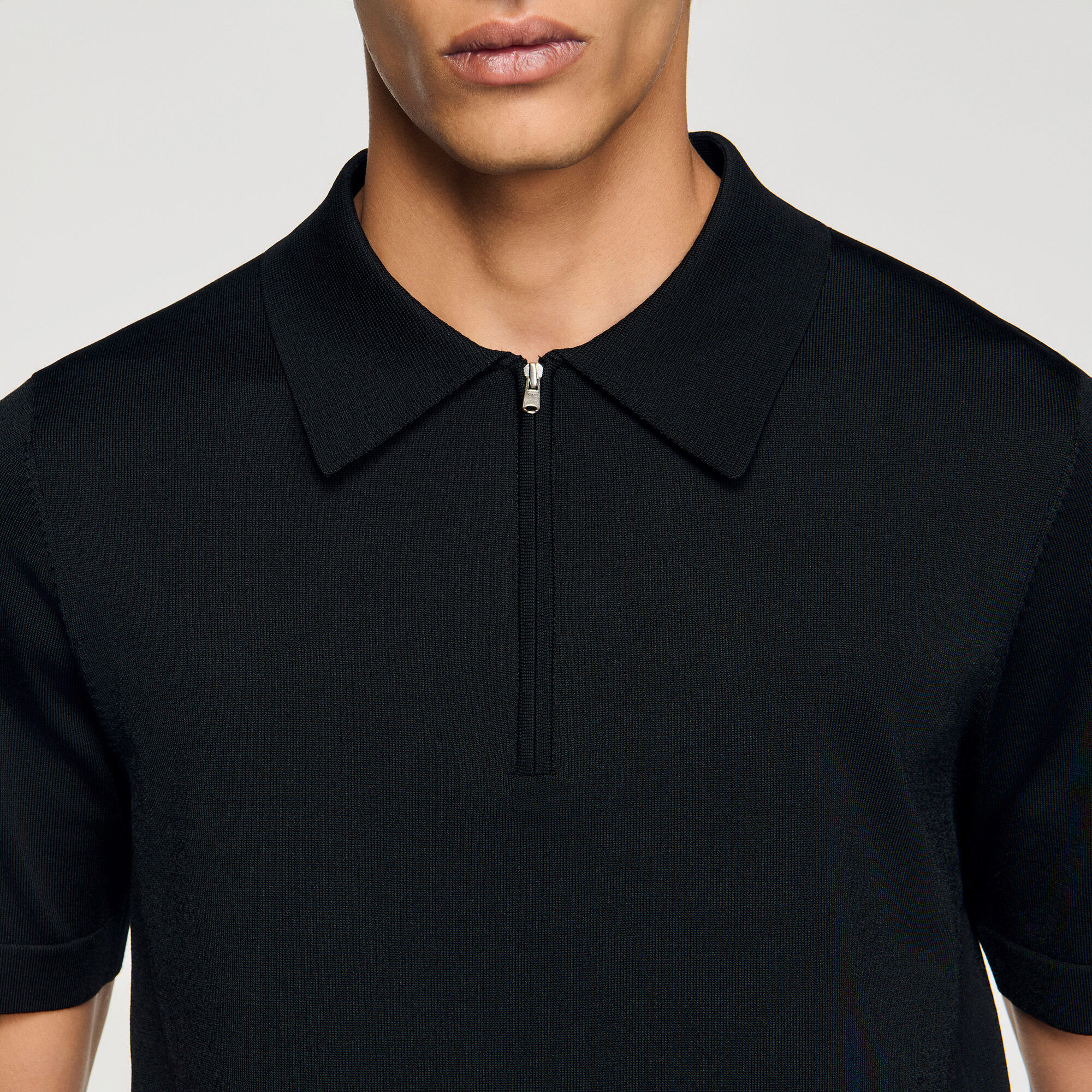 Strumpbyggd polot-shirt med dragsnäpp