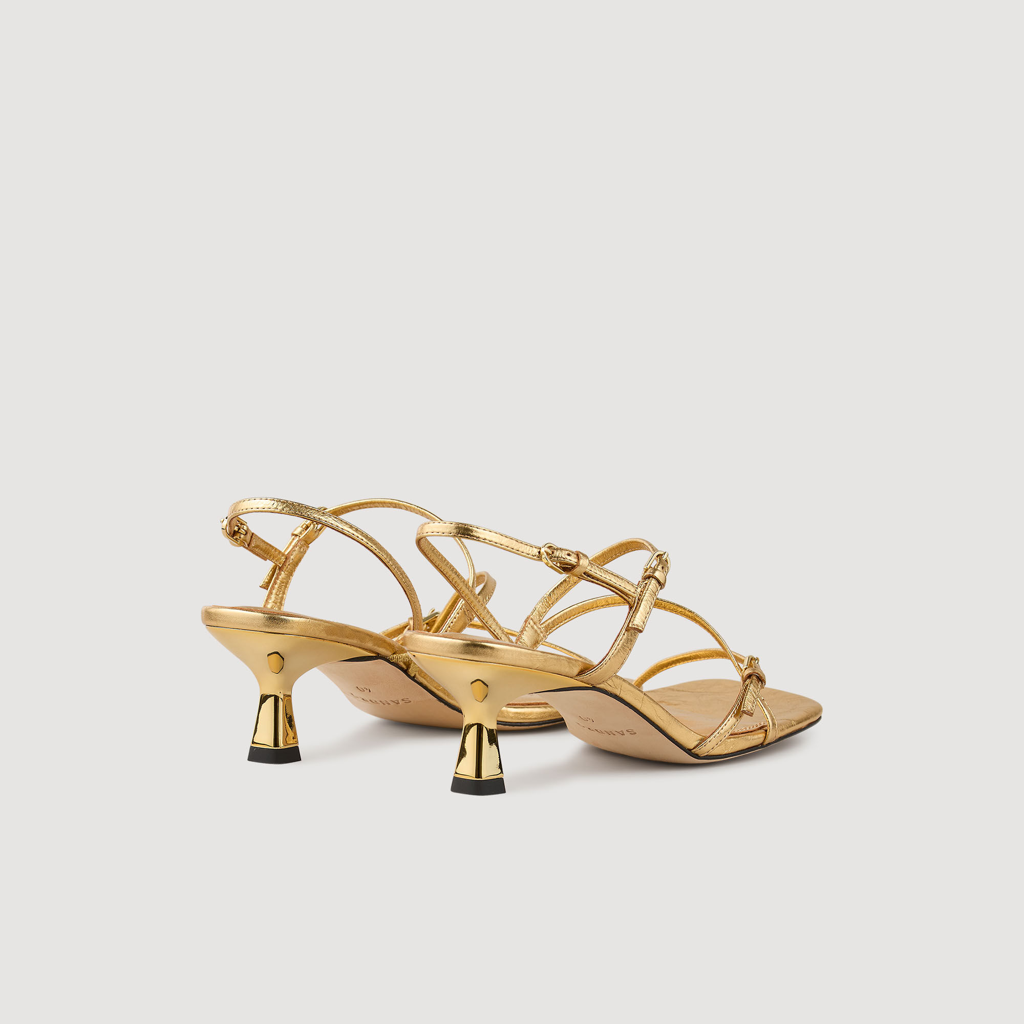 Sandaler med remmar