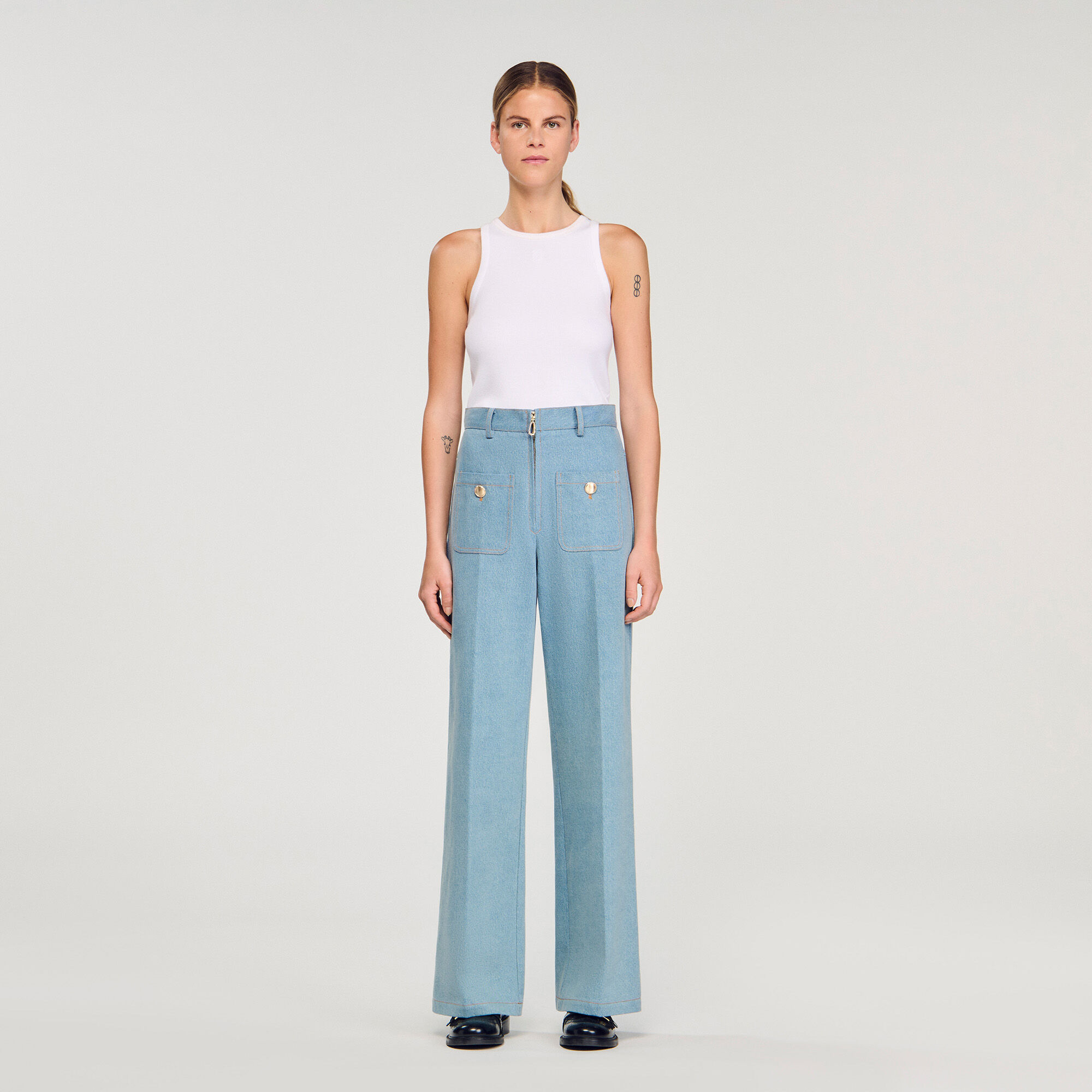 Fadade högbyggda jeans med breda ben