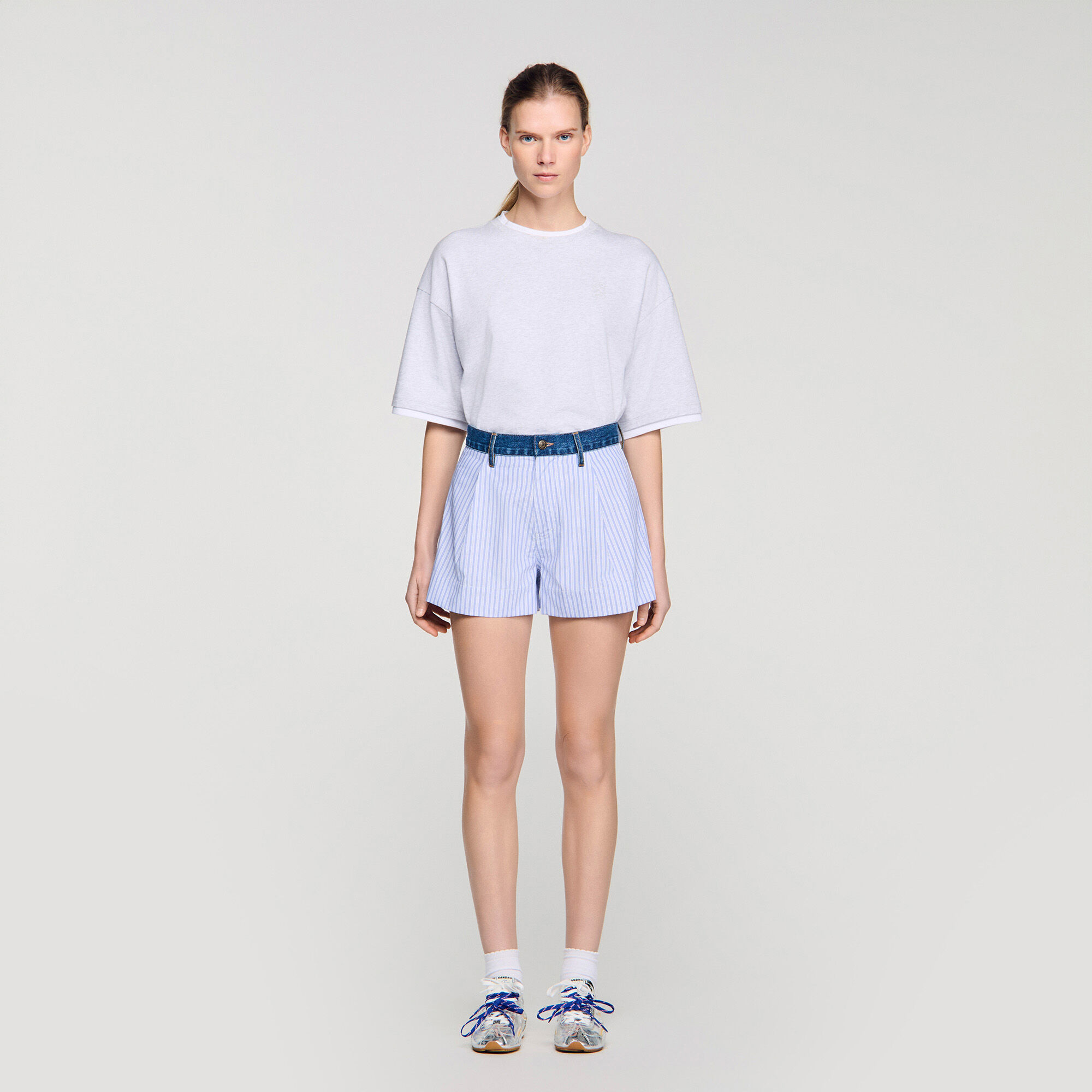 Streckiga shorts med tygdetaljer