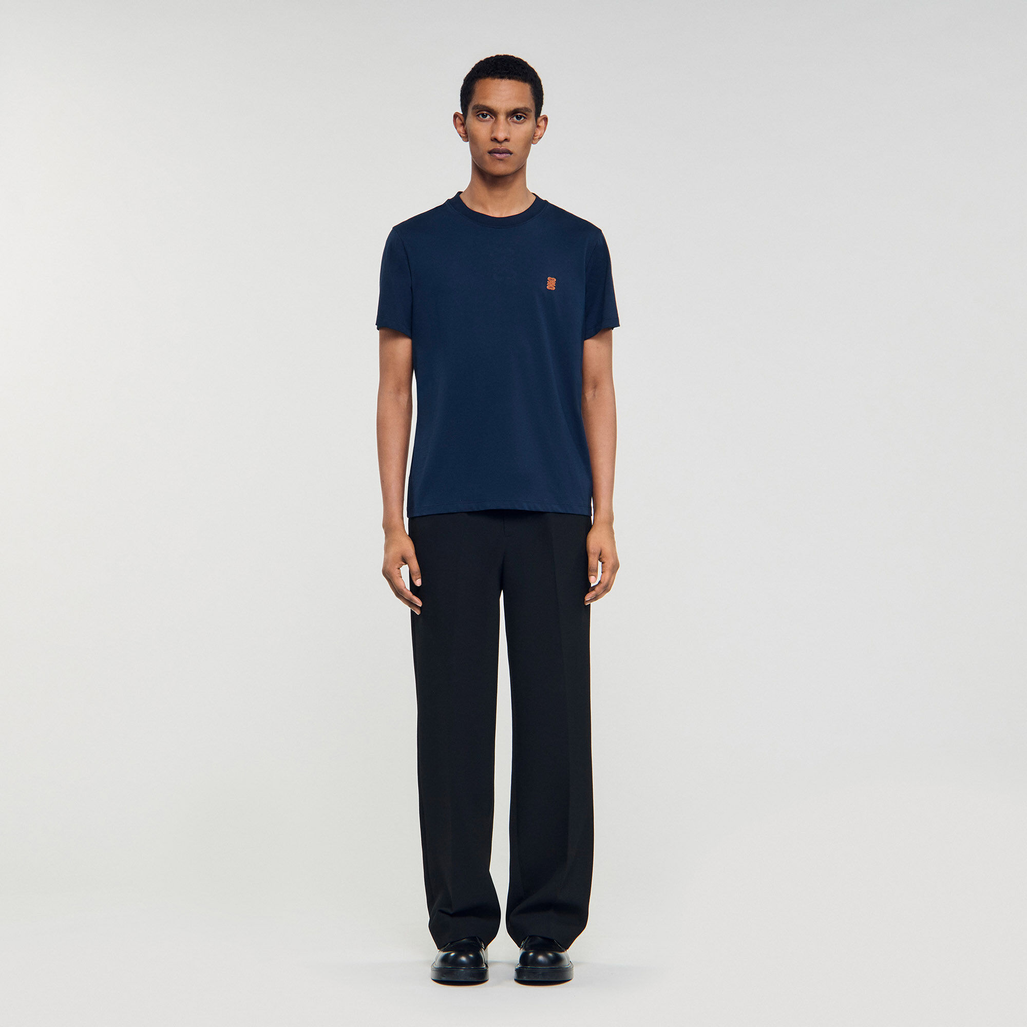 Läderlogotyp-T-shirt