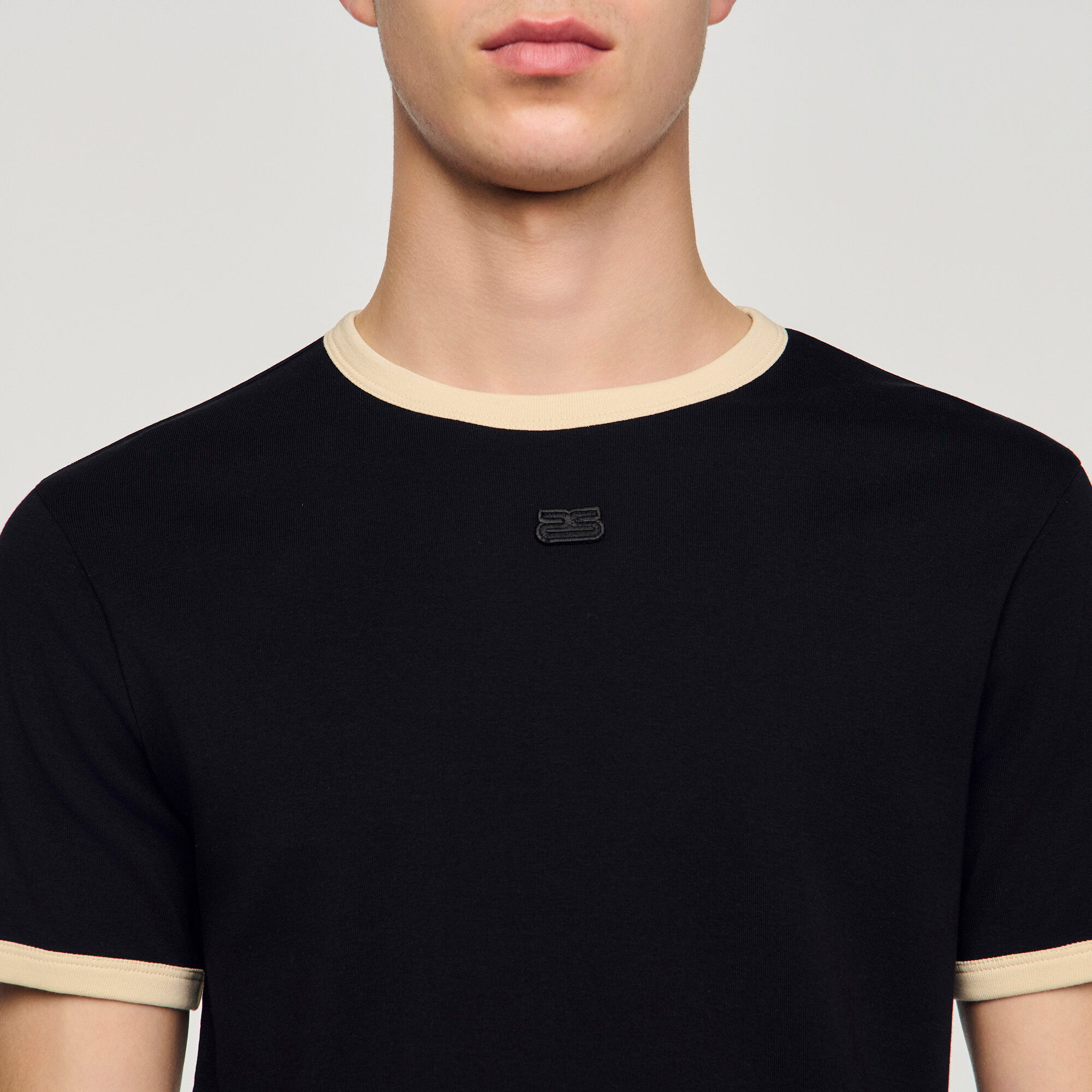 Tvåtonad patch-T-shirt
