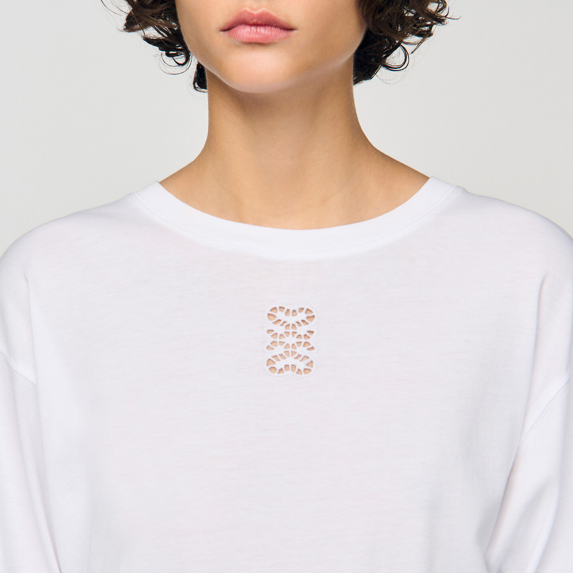 T-shirt med broderi